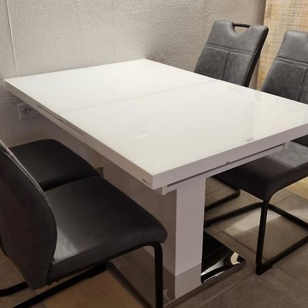 Modern Eingerichtete 3-Zi-Ferienwohnung Zu Vermieten Löffingen Esterno foto
