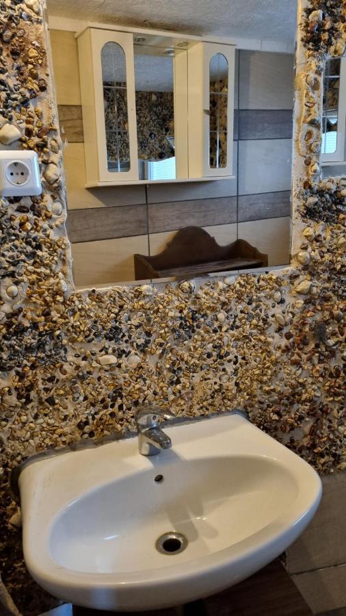 Modern Eingerichtete 3-Zi-Ferienwohnung Zu Vermieten Löffingen Esterno foto