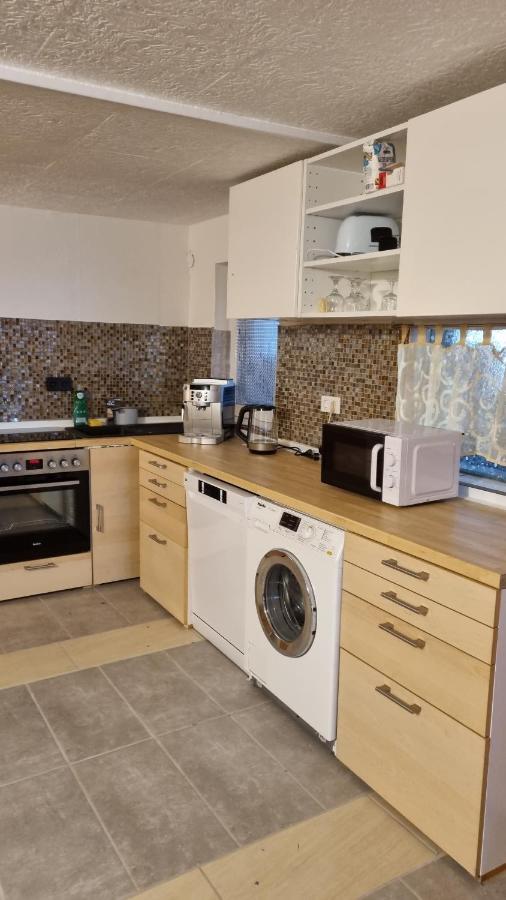 Modern Eingerichtete 3-Zi-Ferienwohnung Zu Vermieten Löffingen Esterno foto